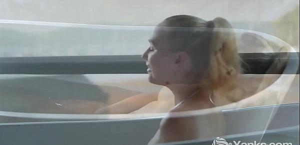  Yanks Cutie Kim Cums Plays In The Bath Tube